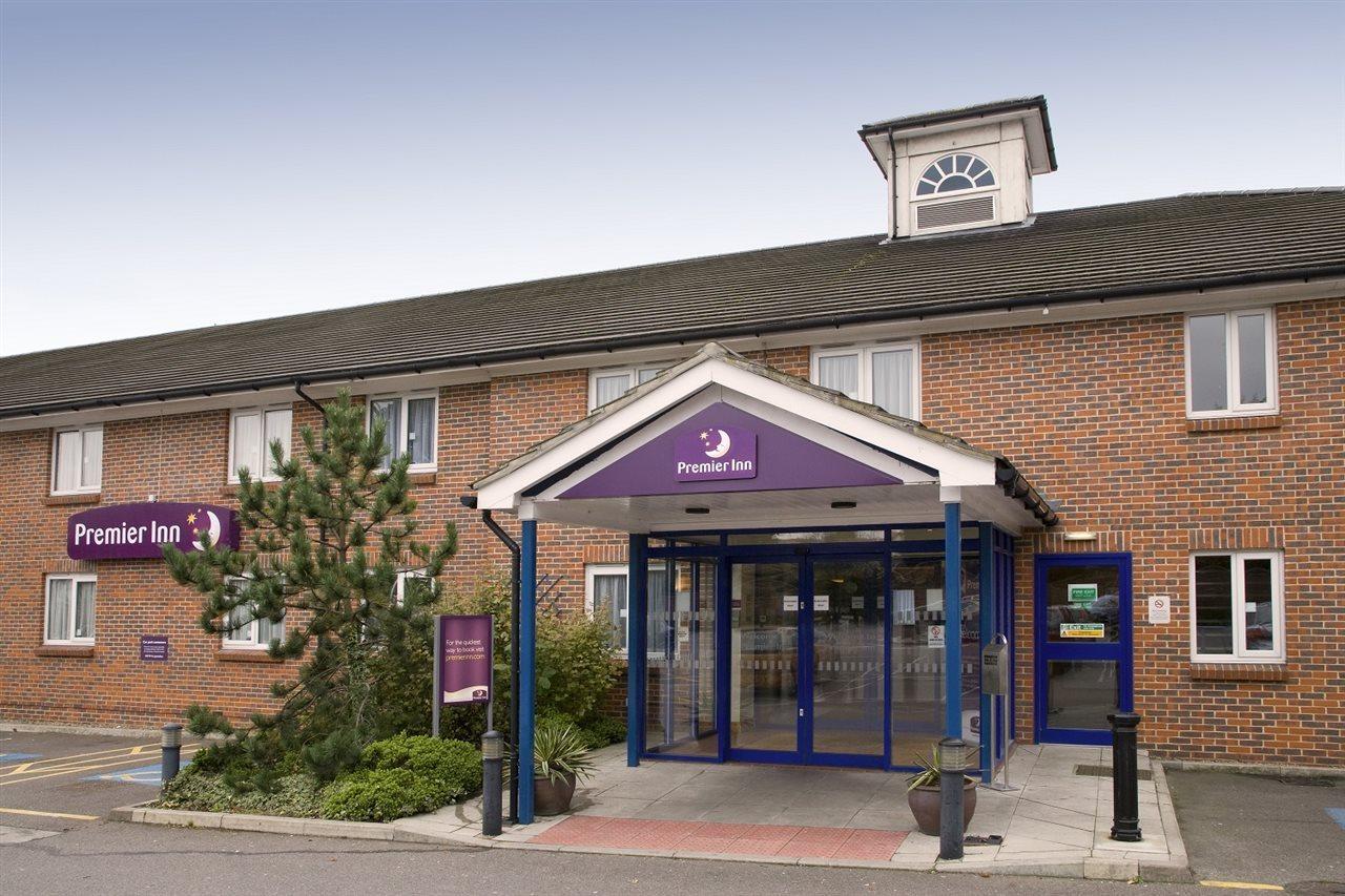 Premier Inn Basildon Rayleigh Exterior photo