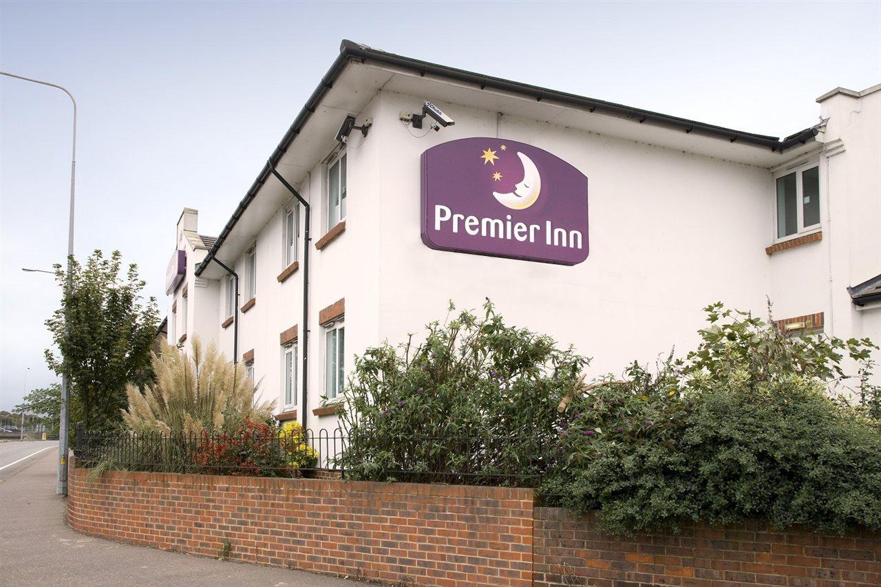 Premier Inn Basildon Rayleigh Exterior photo