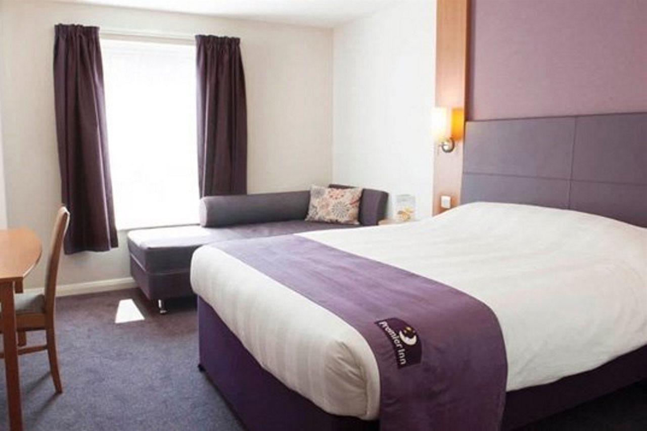 Premier Inn Basildon Rayleigh Exterior photo