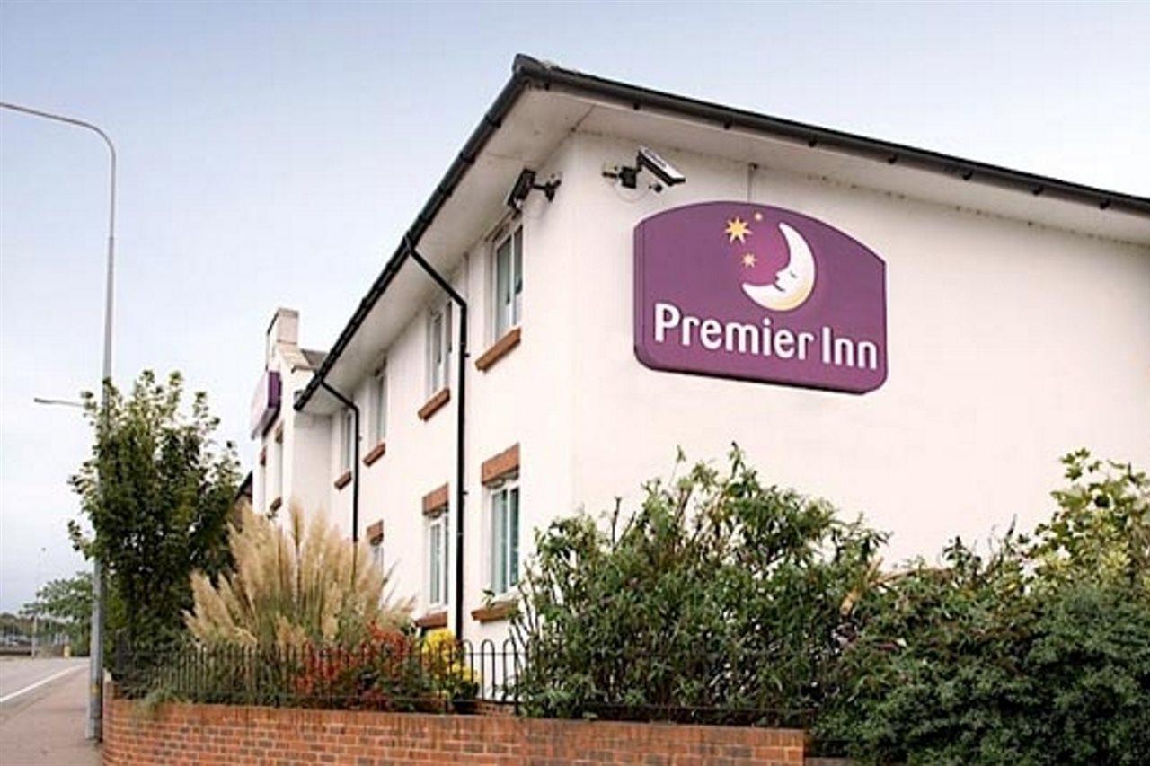 Premier Inn Basildon Rayleigh Exterior photo